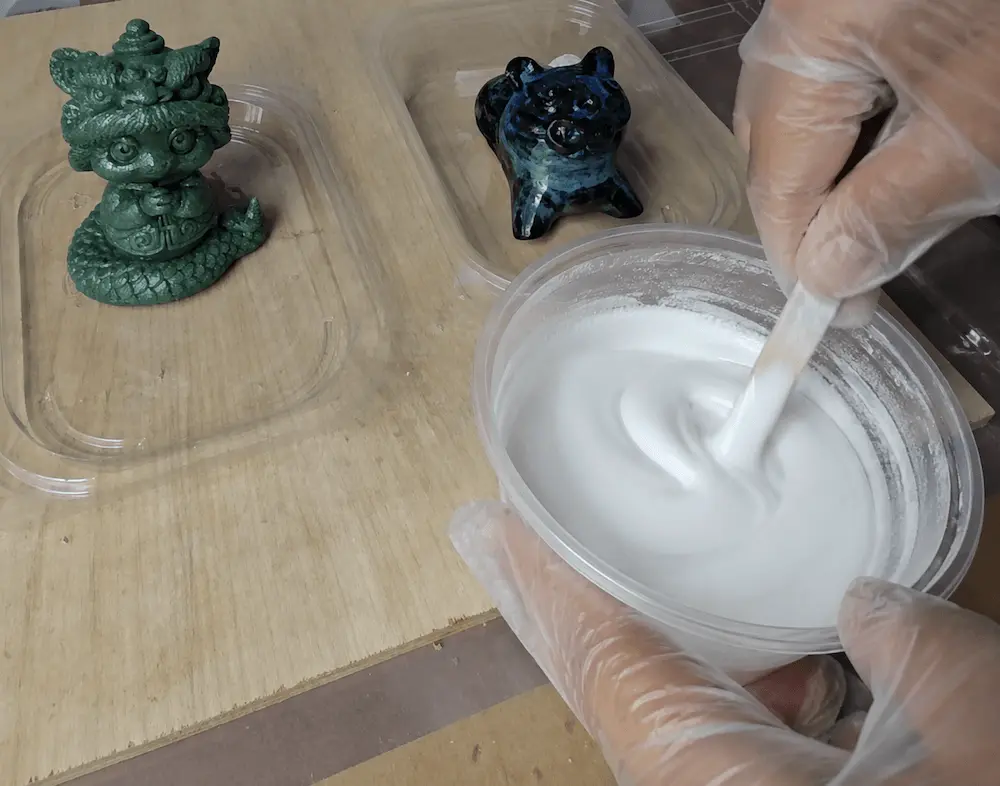 Mix the RTV-2 Silicone