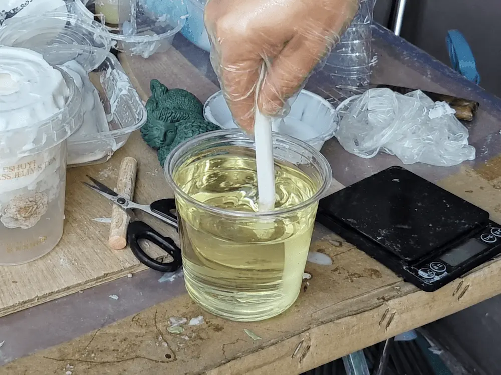 Mix the Resin